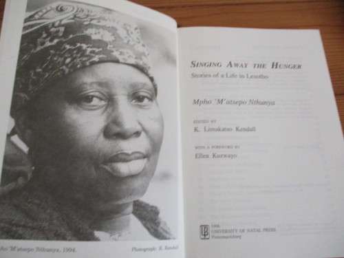 Singing Away the Hunger. STORIES OF A LIFE IN LESOTHO. Mpho 'M'atsepo Nthunya