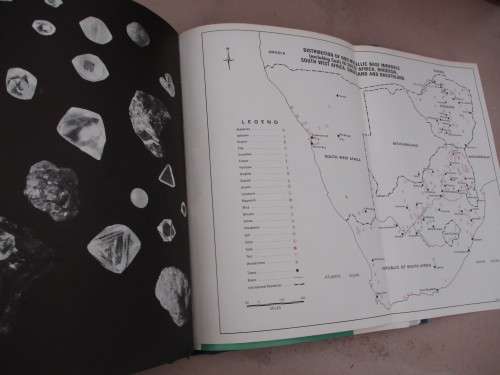 GEMS, MINERALS AND ROCKS IN SOUTHERN AFRICA