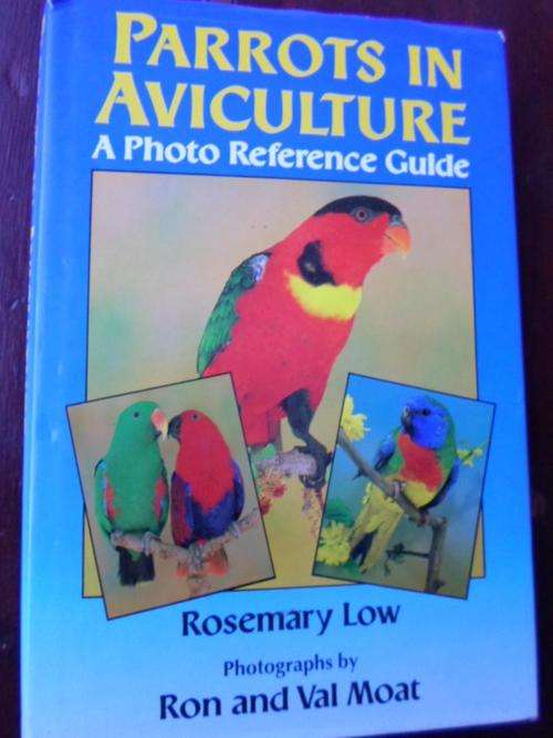 PARROTS IN AVICULTURE. A Photo Reference Guide. Rosemary Low