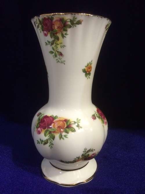 ROYAL ALBERT 'OLD COUNTRY ROSES' VASE