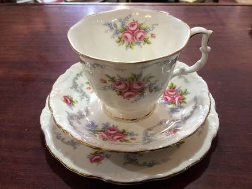 ROYAL ALBERT 'TRANQUILITY' TRIO