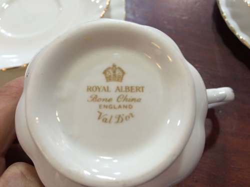 SET OF SIX ROYAL ALBERT 'VAL D'OR' TRIOS