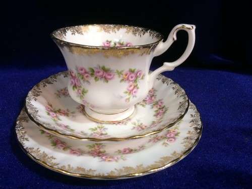 ROYAL ALBERT 'DIMITY ROSE' TRIO