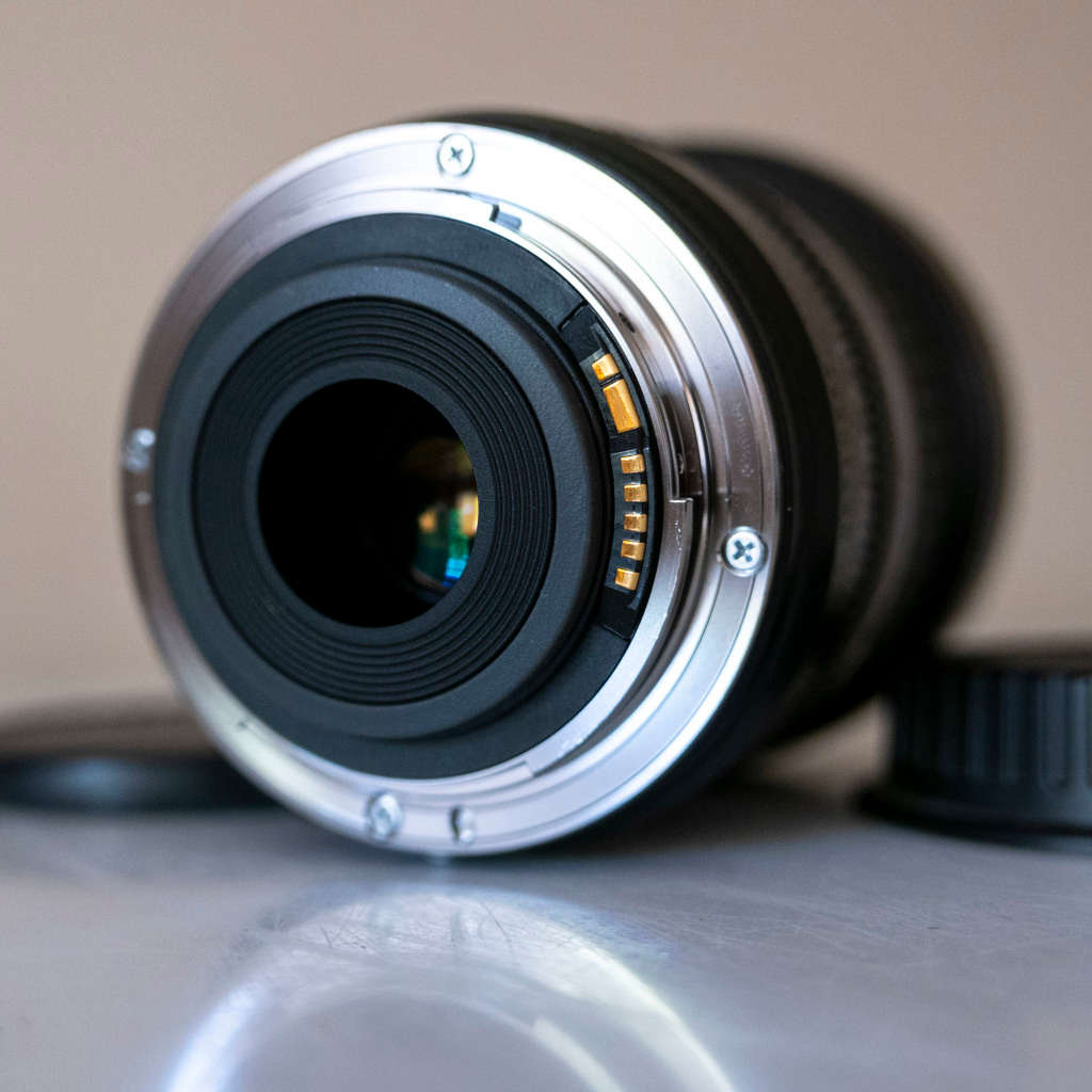 Canon EFS 10-22mm f3.5 - 4.5 lens