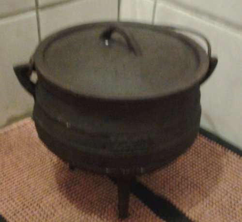 FALKIRK CAST IRON POT