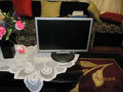 mecer 15 inch lcd monitor, mint condition