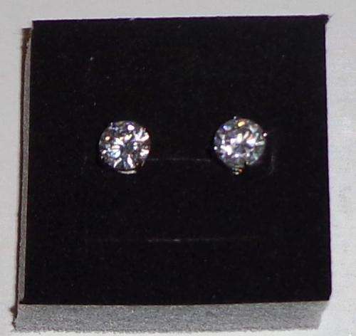 BEAUTIFUL ROUND SHAPED STUD 7MM EARRINGS (VALUE R130) - NEW