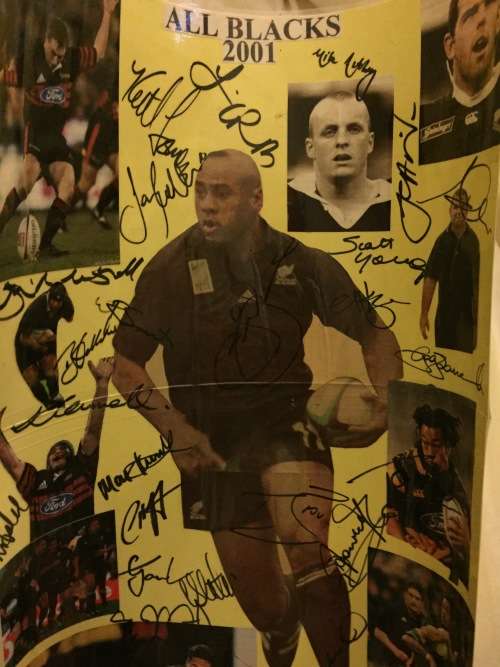 24 Autographs of 2001 All Black Rugby Team incl. Jonah Lomu, Tana Umaga, Justin Marshall, etc