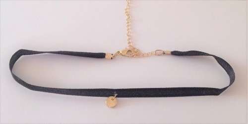Choker Necklace with Round Pendant