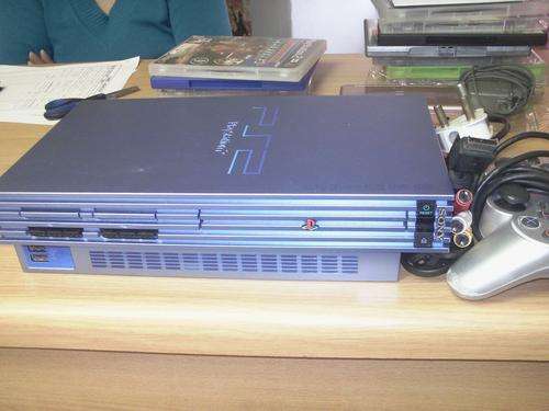 CHIPPED PS2 CONSOLE