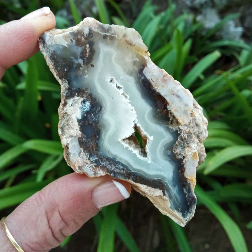 Agate Slice 9x5cm 74g, Masquerade Carnival Mask, Orange River Region, Northern Cape, South Africa