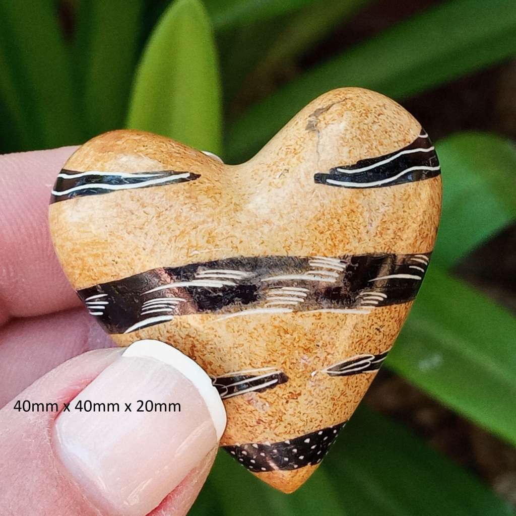 Heart painted - Madagascar  4 cm