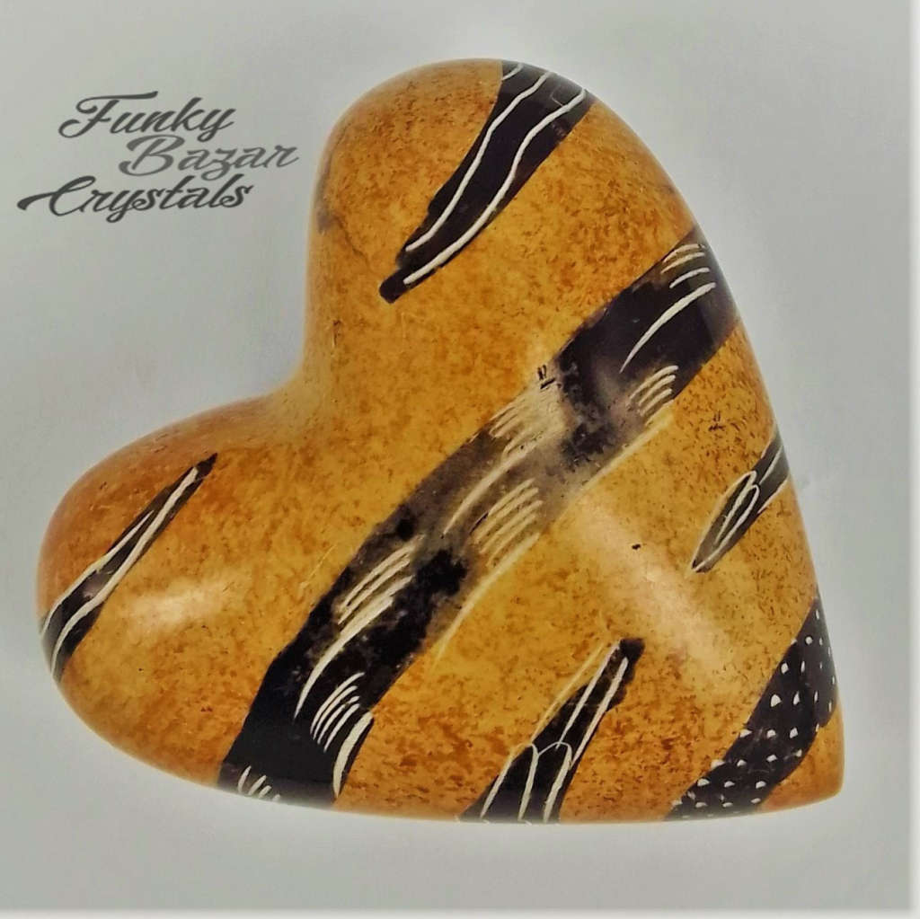 Heart painted - Madagascar  4 cm