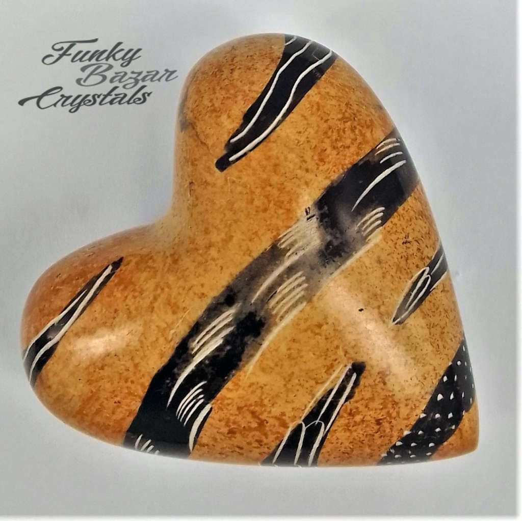 Heart painted - Madagascar  4 cm