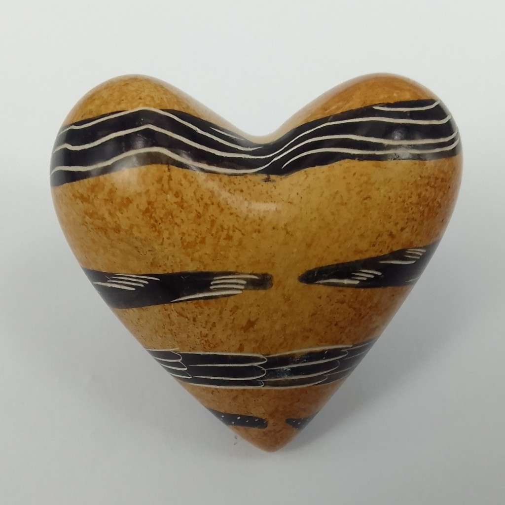 Heart painted - Madagascar  4 cm