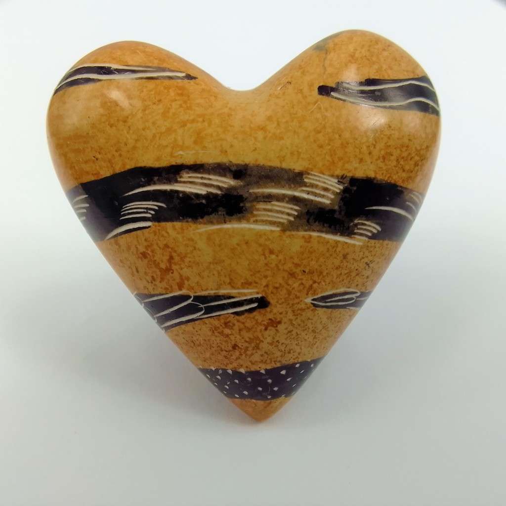 Heart painted - Madagascar  4 cm