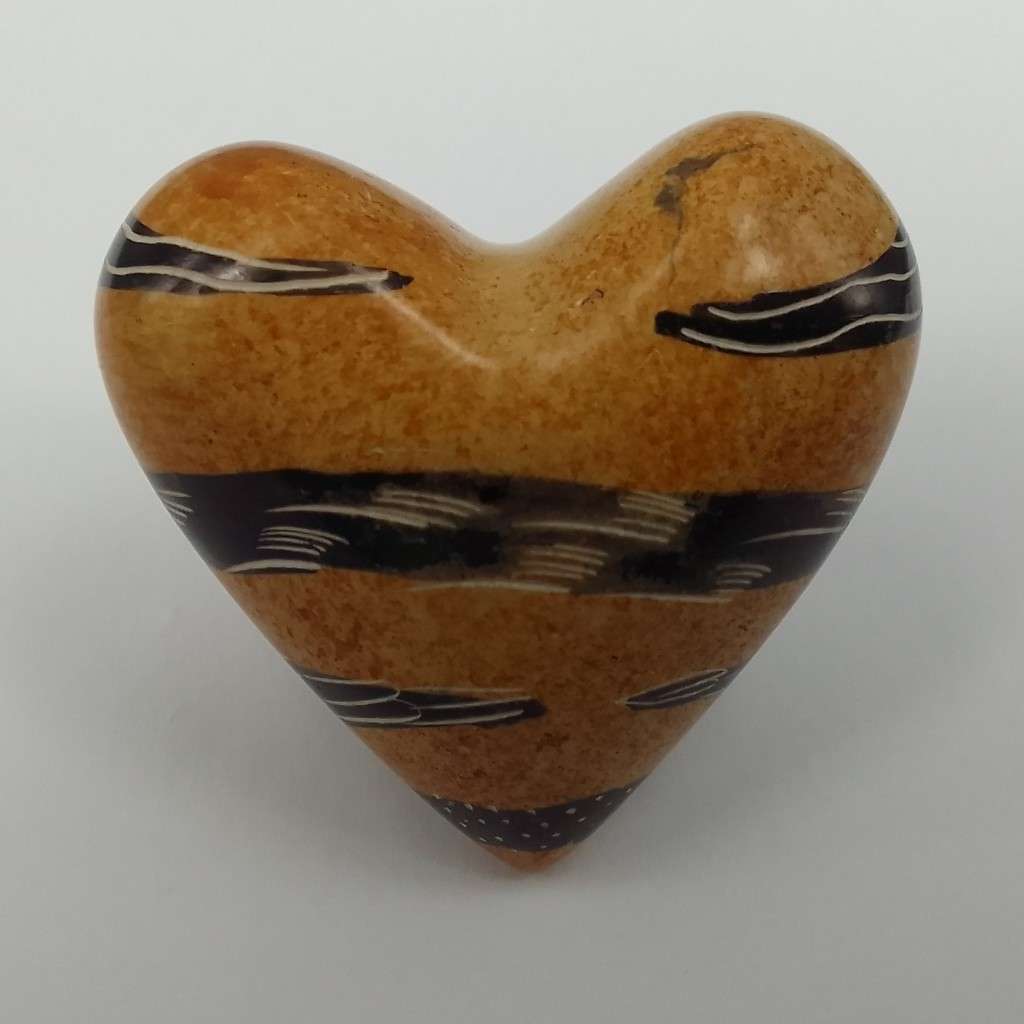 Heart painted - Madagascar  4 cm