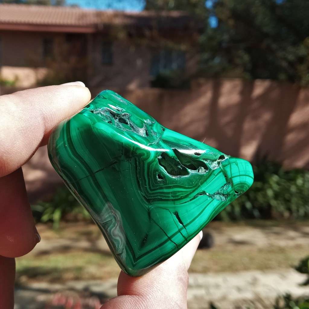 Malachite palm stone pyramid 4 x 6 x 4 cm- DR Congo, Africa - PLEASE READ DESCRIPTIONS