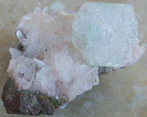 Poonah zeolites crystals on matrix-india-12g