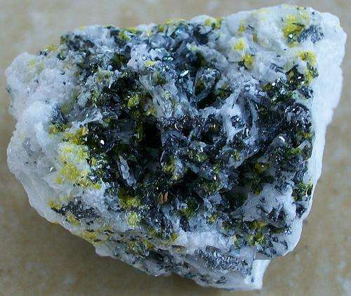 Kuruman ettringite, calcite and braunite crystals on matrix-rsa-32g