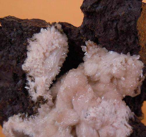 Kalahari manganese fields olmiite and calcite crystals on matrix-south africa-100g