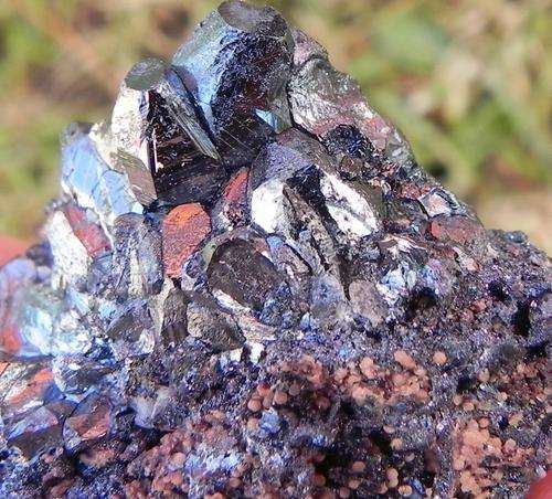 Kalahari manganese fields andradite garnet crystals on hematite crystal cluster-south africa-27g