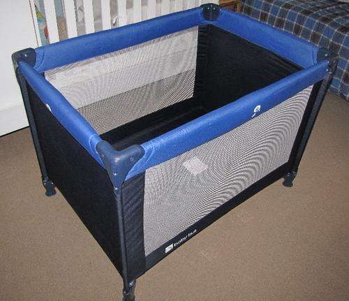 Baby Bus Camp Cot with Nappy changing table included