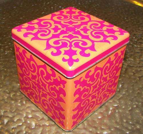 **REDUCED**TEA TIN~WALTER WILLIAMS CO(LONDON)LTD~8 oz~60-70'S PATTERN.