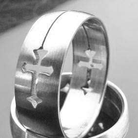MENS DOUBLE CROSS RING IN STAINLESS STEEL - ONLY 1 RING