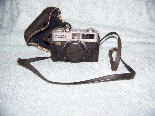 CAMERA MINOLTA HI MATIC F WITH POUCH - VINTAGE