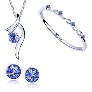 ***STUNNING CRYSTAL JEWELLERY SET ***
