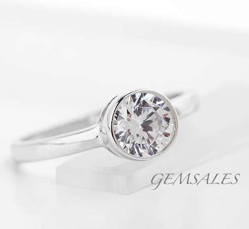 SOLID SILVER ~~HANDMADE~~ 4.5 CARAT SIMULATED DIAMOND RING ~ SIZE 8**STAMPED 925**