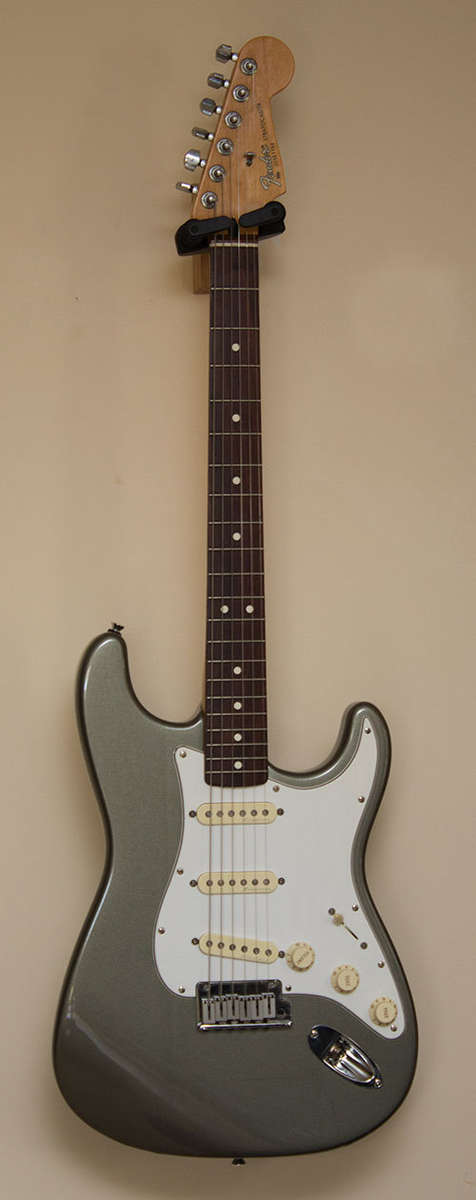 FENDER STRATOCASTER