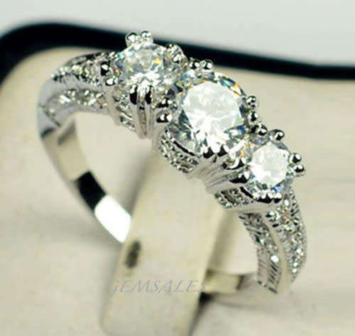 #NEW ARRIVAL# GORGEOUS SIMULATED DIAMOND  RING ~ SIZE 7
