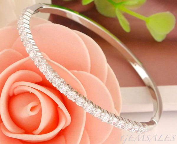 STUNNING BANGLE!!!  25 SIM DIAMONDS 0.43Ct EACH *S925*
