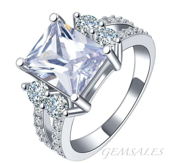 SPECTACULAR 3.79Ct EMERALD CUT SIM DIAMOND RING *S925*  SIZE  8 - Q - 57mm