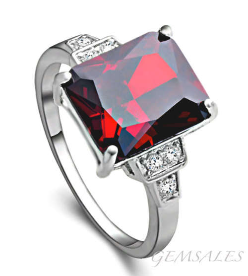 ELEGANT STYLE EMERALD CUT GARNET CZ RING - BRILLIANT CUT -  ***S925***    SIZE  7