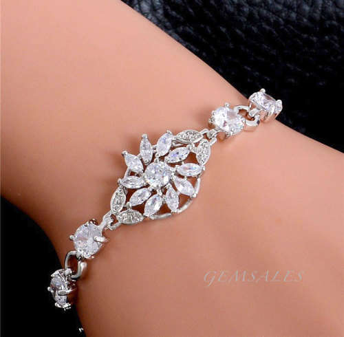 STUNNING FLOWER DESIGN TOPAZ BRACELET *18.5CM*