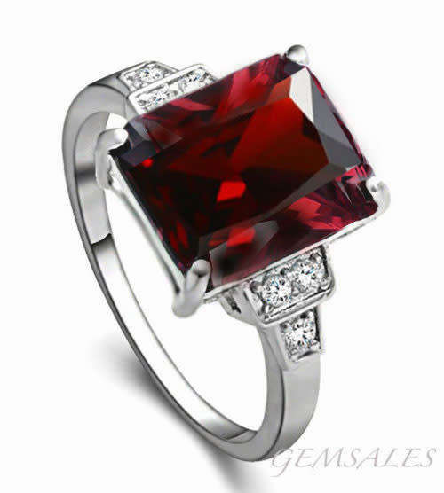 ELEGANT STYLE EMERALD CUT GARNET CZ RING - BRILLIANT CUT   ***S925***  SIZE   8   - Q  - 57mm