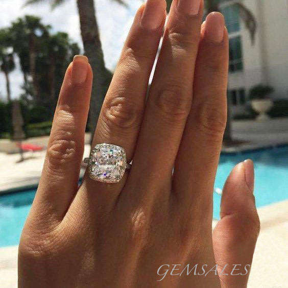 SENSATIONAL  8ct  CUSHION CUT SIMULATED DIAMOND CZ IN HALO SETTING #18KGP# -  SIZE   7  - O - 54.5mm