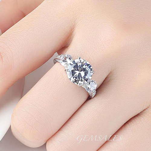3.86ct. & 2 x 0.79ct TRILOGY  CZ *BRILLIANT CUT*  SIZES AVAILABLE     7 / 8 / 9