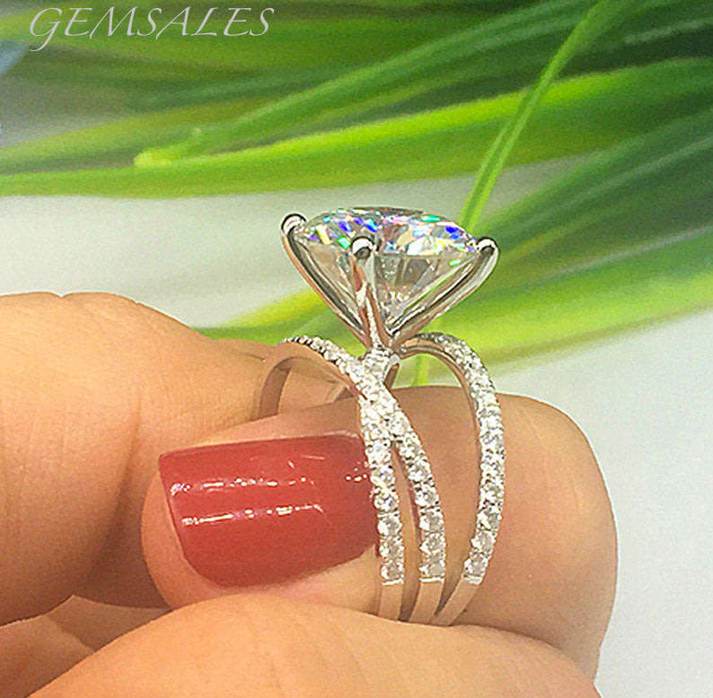 2.04ct  BRILLIANT CUT CZ  IN CRISS CROSS SETTING #STUNNING#   SIZES   6.5 /  7.5 / 7.75