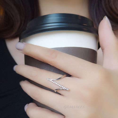 SINGLE LINE MICRO-SET CZ RING    SIZES AVAILABLE      7  /  7.75  /  8.5  /  8.75  /  9.25