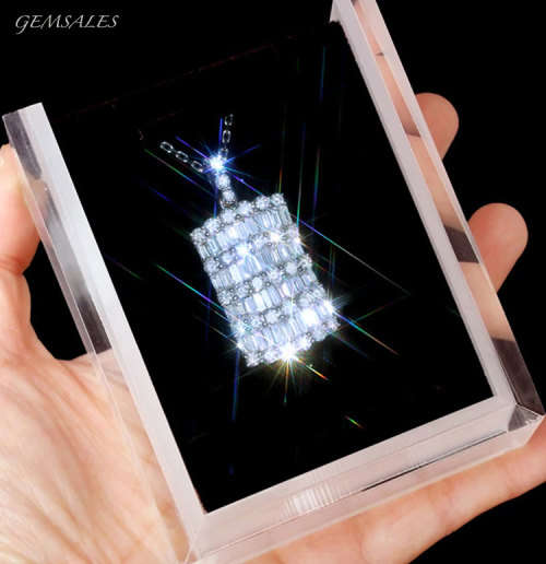 SPECTACULAR PENDANT NECKLACE ENCRUSTED WITH ROUND & BAGUETTE  CZ    *CHAIN 42cm + 5cm  EXTENSION*