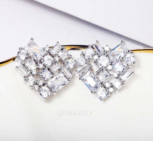 STUNNING CLUSTER *BAGUETTE, PRINCESS CUT & ROUND  CZ* 2 x 2 cm
