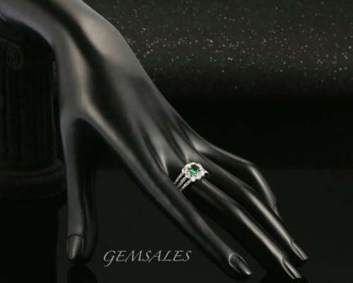 EXQUISITE .75ct EMERALD  CZ HALO DESIGN PAVE SETTING  *S925*    SIZE    8.75   -  R  -  59mm