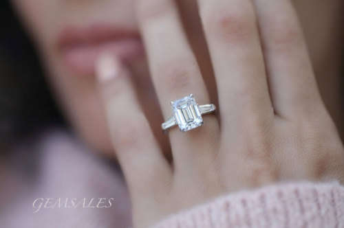 BRILLIANT CUT  2.5Ct EMERALD & BAGUETTE SIM DIAMOND CZ *S925*   SIZES  7.75  /  9  /  10  AVAILABLE