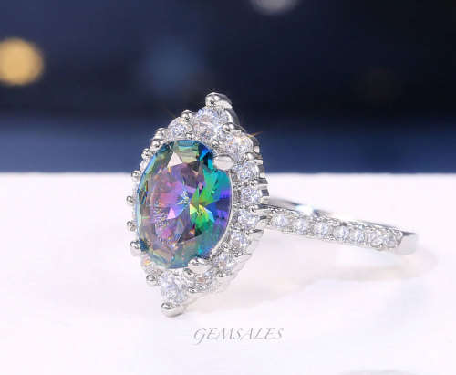VINTAGE STYLE 2.5ct  MYSTIC TOPAZ CZ RING     SIZE    8.5  -  Q1/2  -  58mm