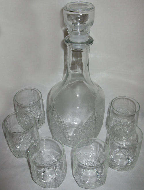 GLASS DECANTER WITH 6 MATCHING GLASSES!!! - REDUCED!