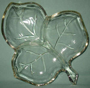 ~STUNNING SWEET / SNACK DISH~ HAS THREE DIVISIONS